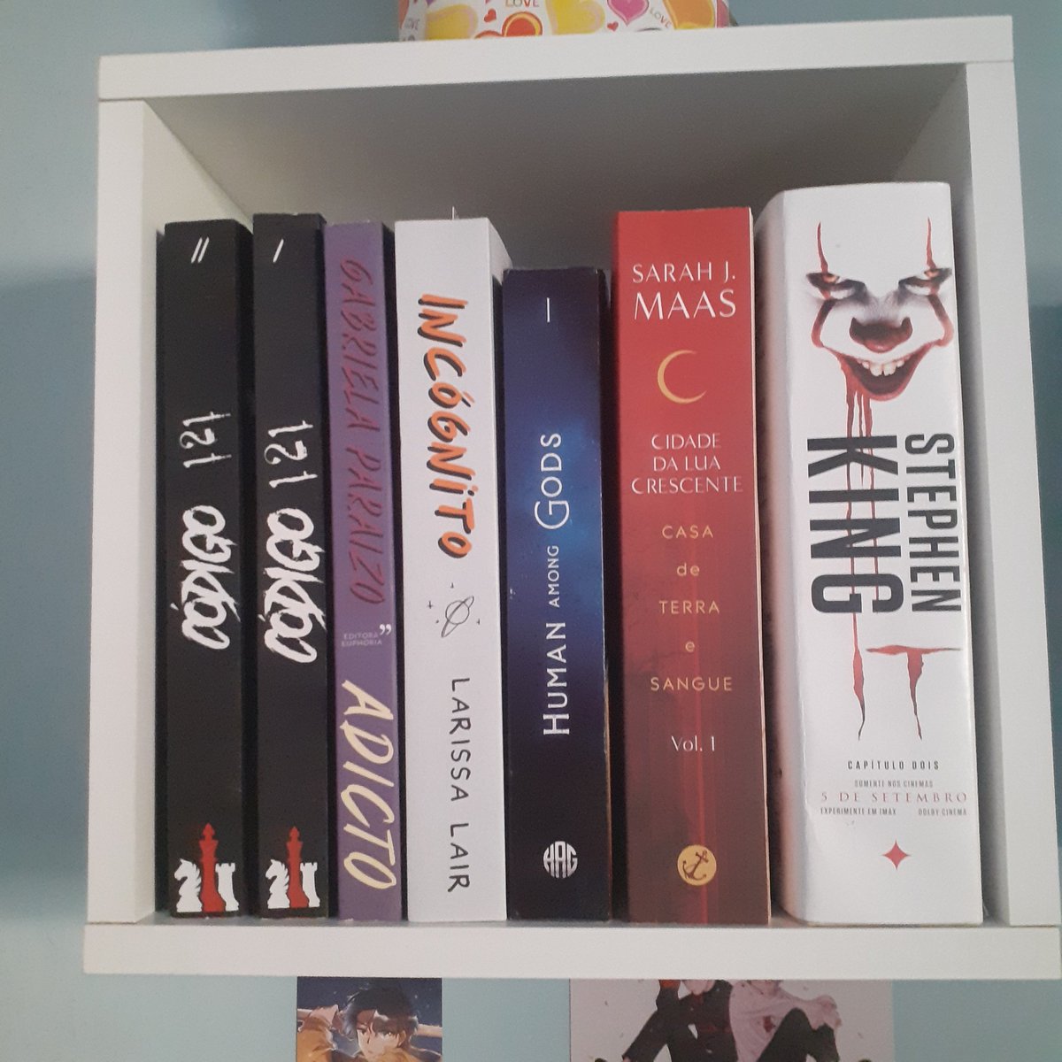 4winterbear's tweet photo. FINALMENTE CHEGOU 🥺😭🥰🥳
Muito obrigada @taemutuals agora eu posso dizer que tenho minha fanfic favorita na prateleira 😭💜💜💜
(A Vanny jogando sal na ferida ali no post-it)
#CODIGO121LIVRO https://t.co/YAplAT6evD