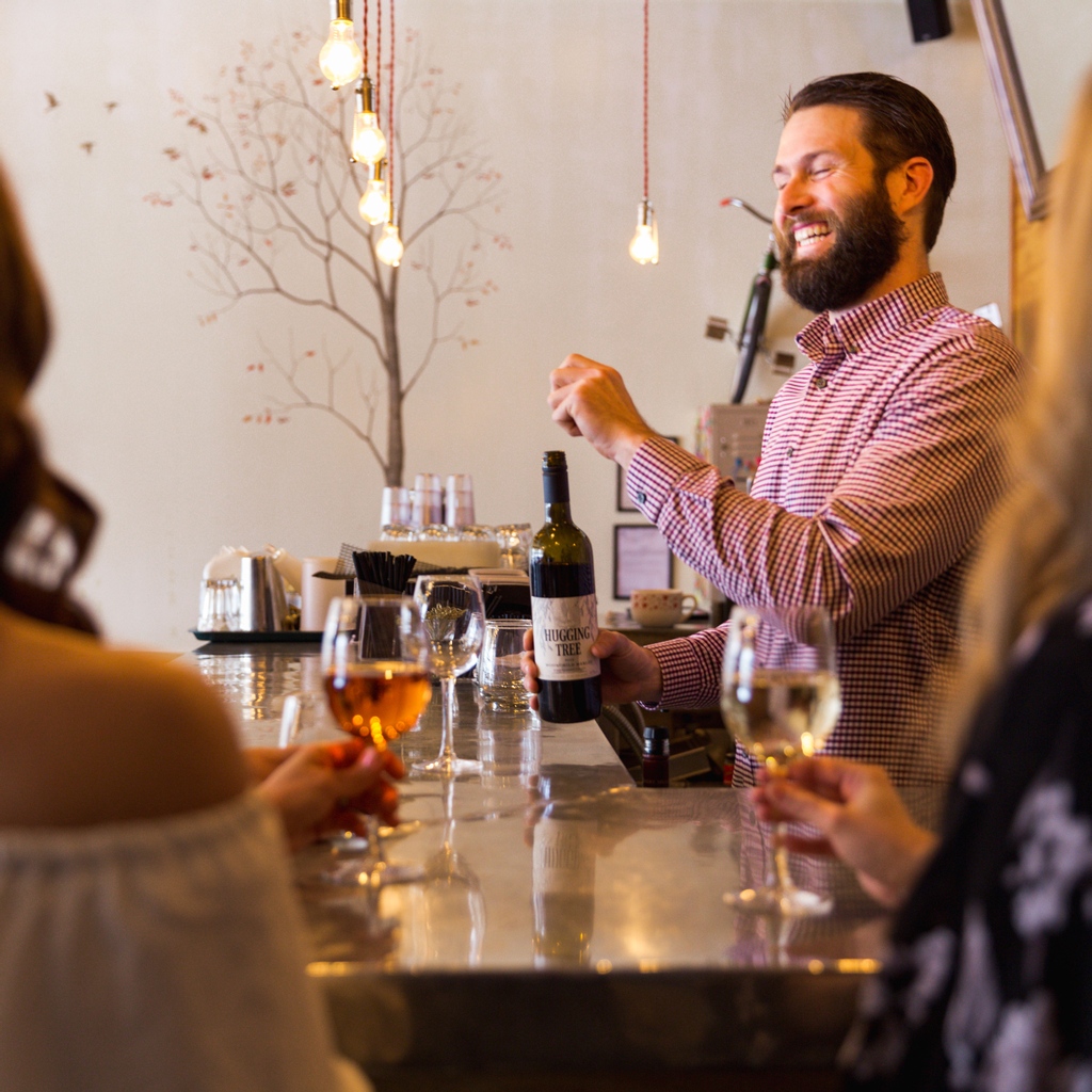 pedalandtap's tweet photo. We've got another new wine to taste because spring is in the air 🐝 A @timewinery Pinot Gris will be our feature for a limited time. So here's to sips &amp; giggles and looking at a bright weekend.

📷 😷 Photo was taken pre-pandemic. https://t.co/3JEoqJNhmF