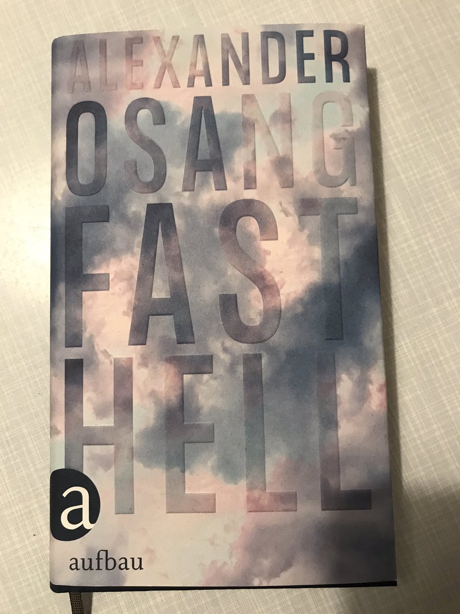 Lesetipp zum Wochenende! Eine Geschichte der beiden ostdeutschen Männer Uwe und Alex, aber auch über die letzten dreißig Jahre, die Schwierigkeit des Erinnerns und die Suche nach Heimat. Also alles, was (ost-)deutsch ist. <a href="/Aufbau_Verlag/">Aufbau Verlage</a>