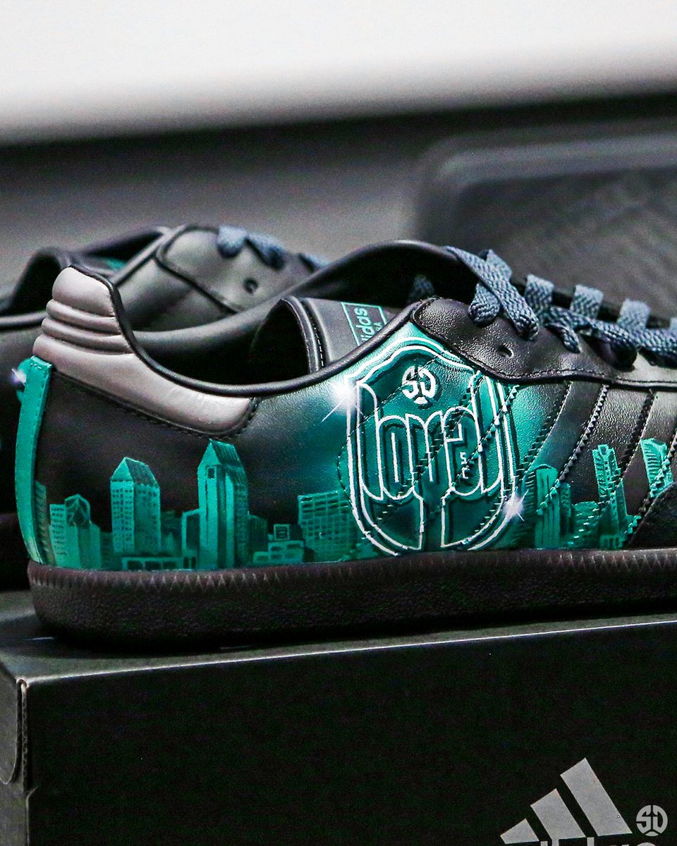 SanDiegoLoyal's tweet image. The touchlines are gonna have a little extra heat this season! 🔥Our guy @bbizon15 absolutely crushed these SD Loyal customs.