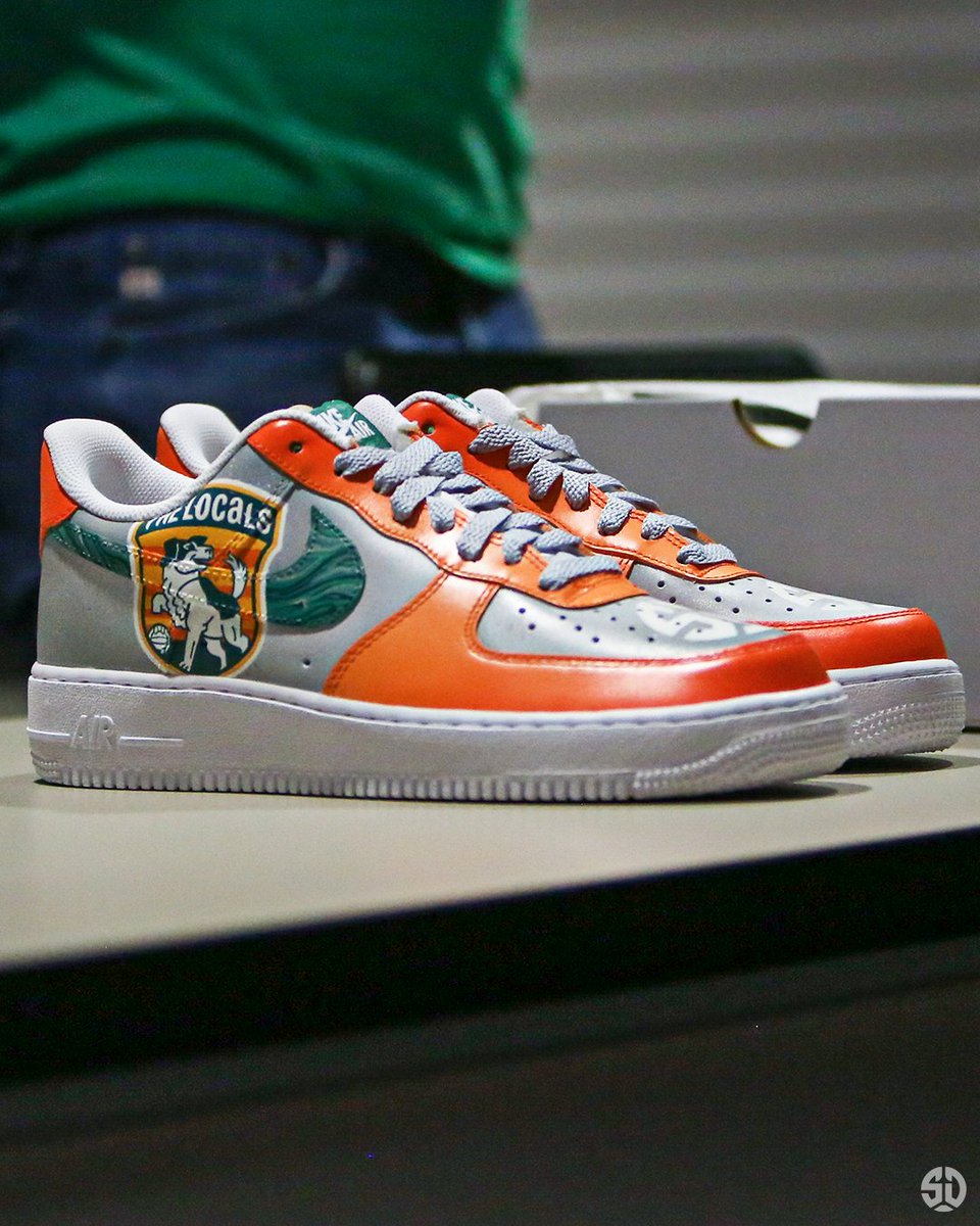 SanDiegoLoyal's tweet image. The touchlines are gonna have a little extra heat this season! 🔥Our guy @bbizon15 absolutely crushed these SD Loyal customs.