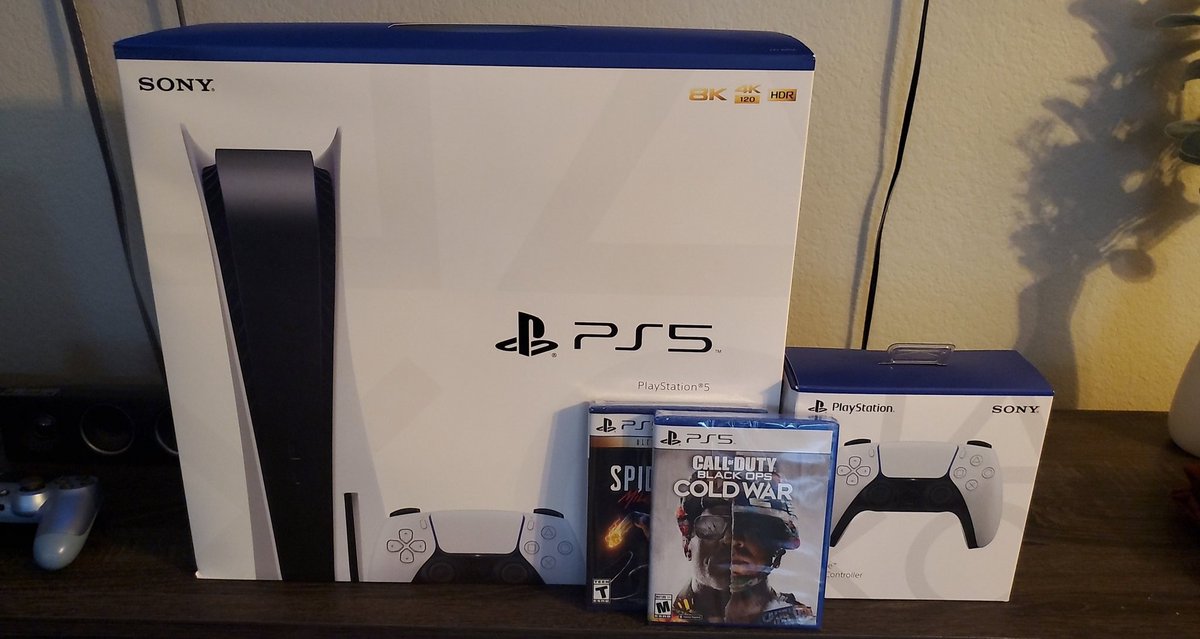robramm90's tweet photo. Big ups to @mattswider! Secured from gamestop on Tuesday. Showed up today! Thank you, sir!! https://t.co/rofbAsDR9I