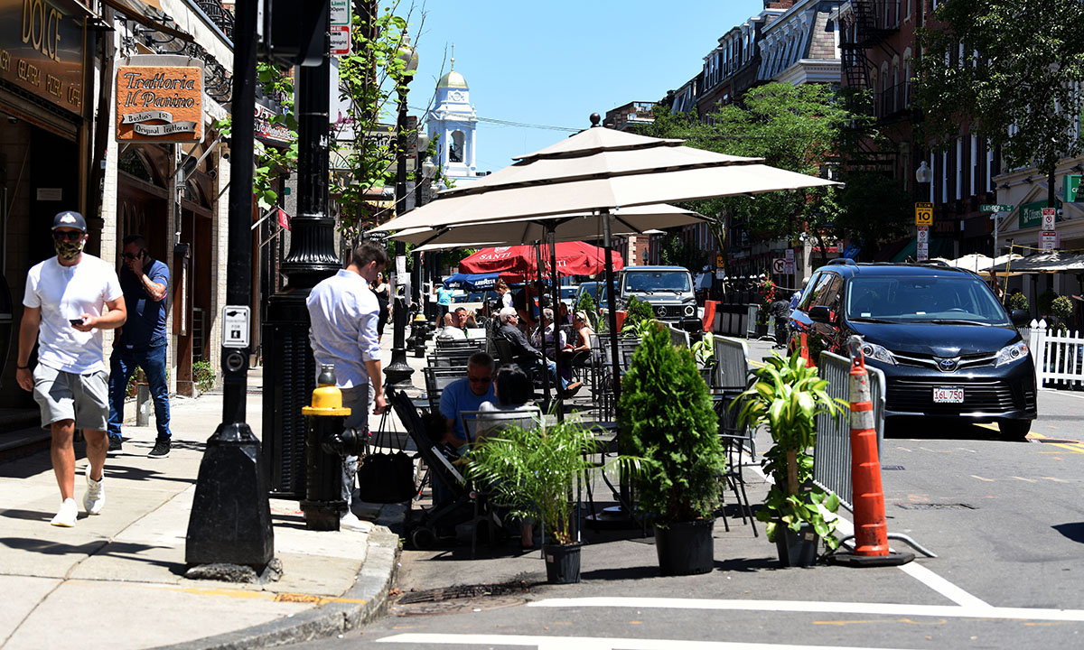 CityOfBoston's tweet photo. 🚨 Update: Outdoor dining for approved restaurants in the City of Boston will now begin on March 22 due to the expected weather. This is an earlier start than the previously-announced date of April 1.

Learn more: https://t.co/nnoECtQ2Le https://t.co/ZaJnAO5acV