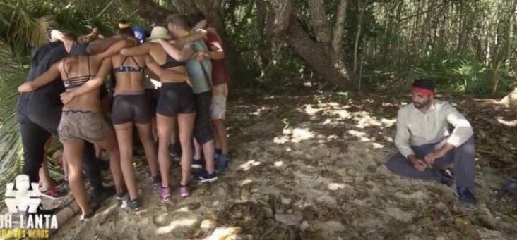 Adil_bdr94's tweet photo. Le #KohLanta   pendant le confinement c’était exceptionnel, y’avait une ambiance de malade sur Twitter et comment oublier le fameux Ahmad que des Masterclasse 😭😭😭 https://t.co/SypzvpGopg