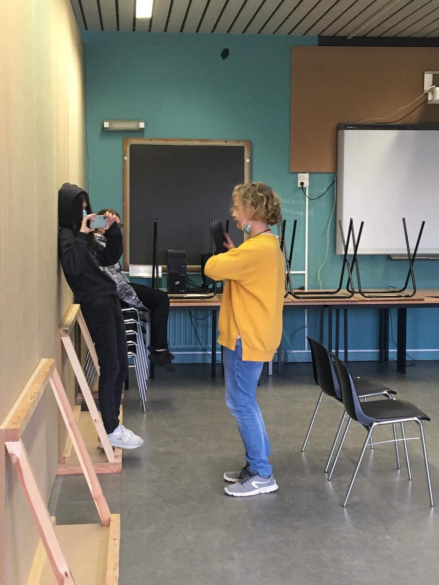 AtheneumMXM's tweet photo. MAX MORGEN in 1A bij Nederlands. Vanuit cultureel talige invalshoek werken de leerlingen rond straattheater, van scenario tot repetitie. 4u activerend lesblok. #MAXMETHODE @GO_onderwijs @GOinAntwerpen https://t.co/8SSpe8lNBc