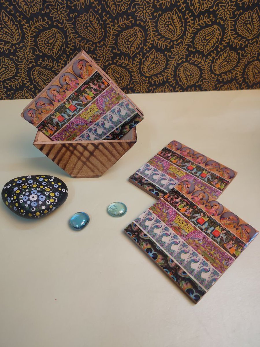 Thekarigar's tweet photo. Rajasthani handpainted tea coasters for chai/tea lovers only 🤪🤪

Made up of wood and beautifully painted over it #karigarofficial #teacoasters #tea #handpainted https://t.co/TbAMfCaINv