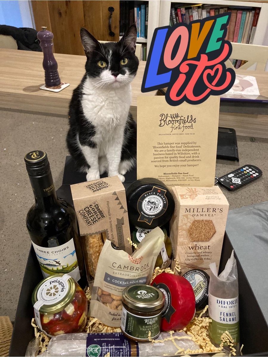 A_JPaul77's tweet photo. Thanks so much to ⁦@Bloomfieldsdeli⁩ for this amazing hamper😋 (Cat has been with us for a while BTW and didn’t come as a free gift😂) Go give them a try! https://t.co/S9xMIb3Dpy