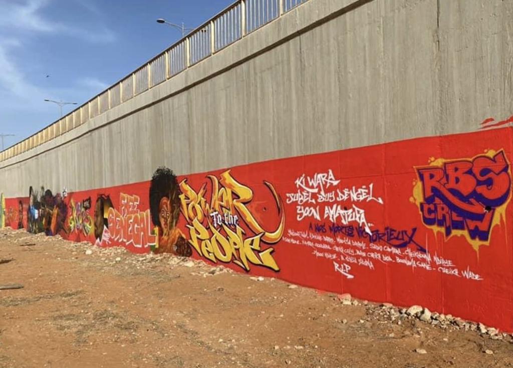 howmanyndarndar's tweet photo. Ce qui se passe au #Senegal est inquiétant un pays ou on cherche a bâillonner le peuple les médias et même les artistes non plus une liberté de s'exprimer 😔
#AarSunuDemocratie !
#CrisePolitiqueAuSenegal
#CriseSocialeAuSenegal
#SNRESISTANCE #resistance #RBSCREW #Art #graffitiart https://t.co/cOvRrZfUdL