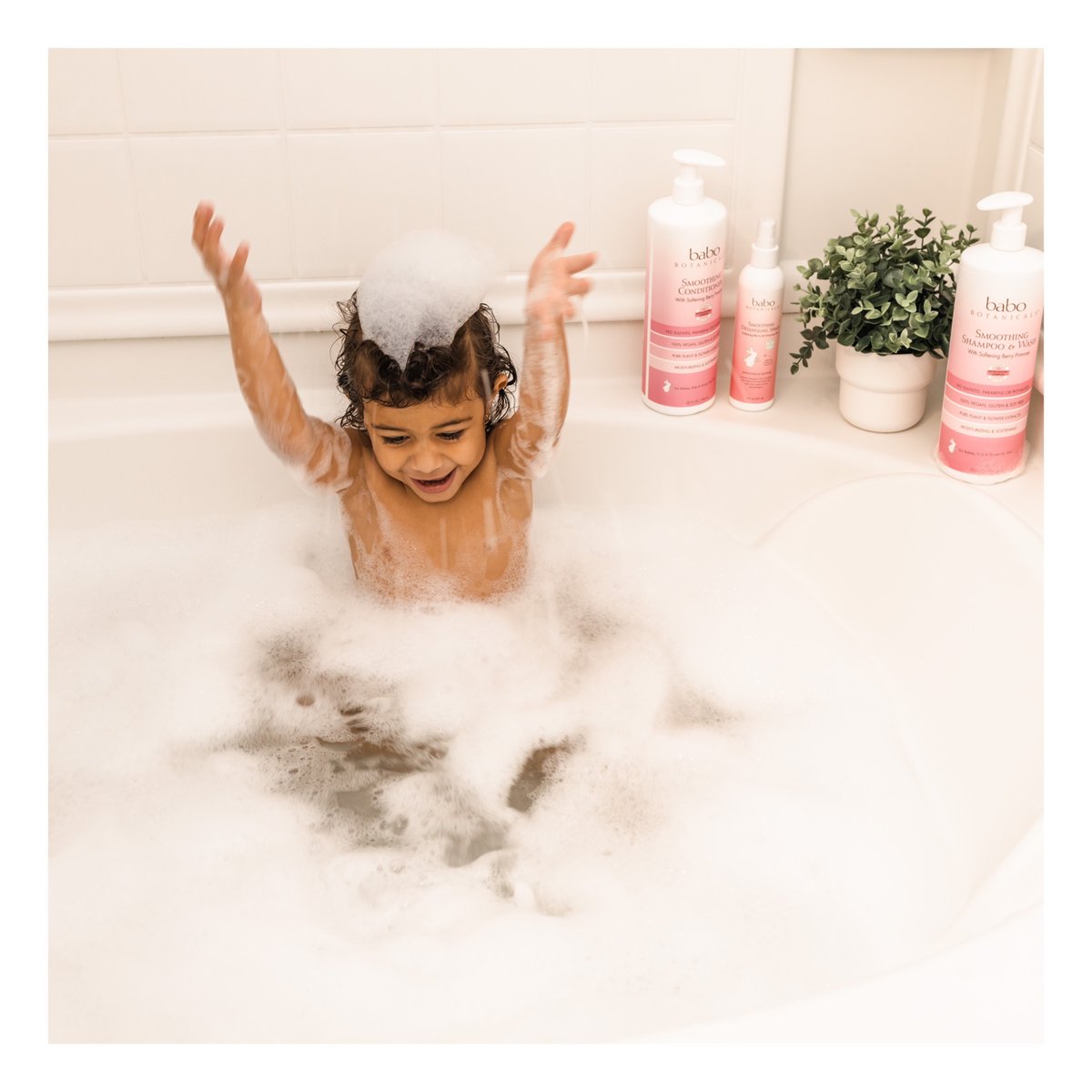 babobotanicals's tweet image. Raise your 🙌 if bathtime is your favorite time! #BathtimeEssentials
Make your little one's #bathtime even more enjoyable with Babo Botanicals' Smoothing Shampoo &amp;amp; Wash. 🍓🌟#CleanBeauty⁠
⁠
Shop the 🔗 to learn more: bit.ly/3n9RgGR
📸:@afamiliadivertida