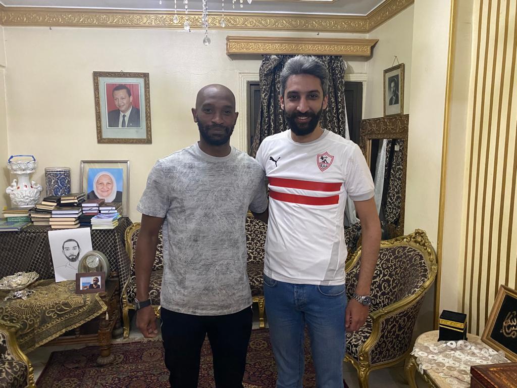 كريم كان أكتر حد بيحبه في حياته هو شيكابالا دايما يقولي بتريقة إلا ما أفدتني وخلتني أقابله ويضحك بعد وفاته بعتنا تي شيرت عليه صورته لشيكا يلبسه عشان الناس تدعيله، فوجئنا برد إنه شيكا عايز يروح يعزي بنفسه حسين أخو كريم ومامته، والنهاردة جه فعلا

شكرا جدا جدا <a href="/Shikabala/">Shikabala</a>  <a href="/senta9o/">sentago ahmed mostaf</a>