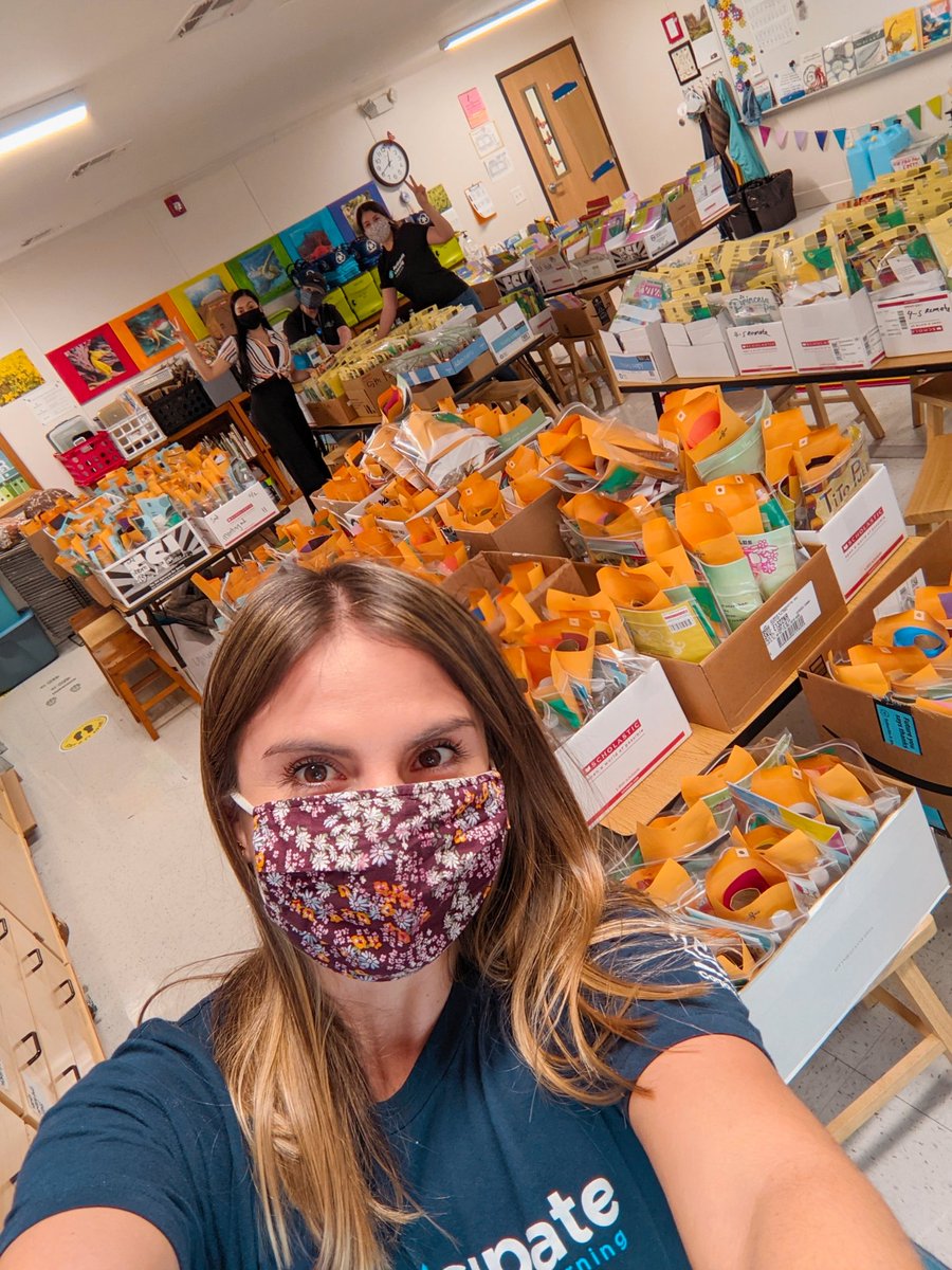 angelitareyes03's tweet photo. @MrsPagoota is the best Spanish encore teacher. We loved to help you packing the materials for your awesome cultural activities for #GlobalNight ... coming soon wildcats and bilingualcats @WHE_Whiskers @MsDiazKDLI Ms Cortes. https://t.co/omwSq0OcMq