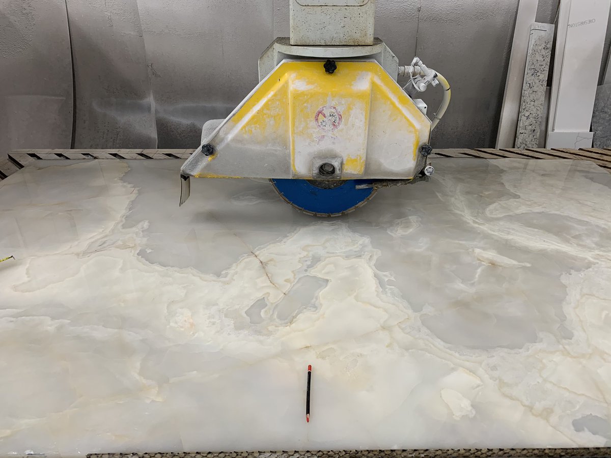 FWorktops's tweet photo. ππππ·π·π· gorgeous white onyx a real show stopper, watch this space as itβs due to be fitted next week for @searletaylor #naturalstone #fabrication #stonemasonry #kitchendesign #interiors #specialstone #onyx #design #featurestone #cullifords https://t.co/JGCQDhoIAE