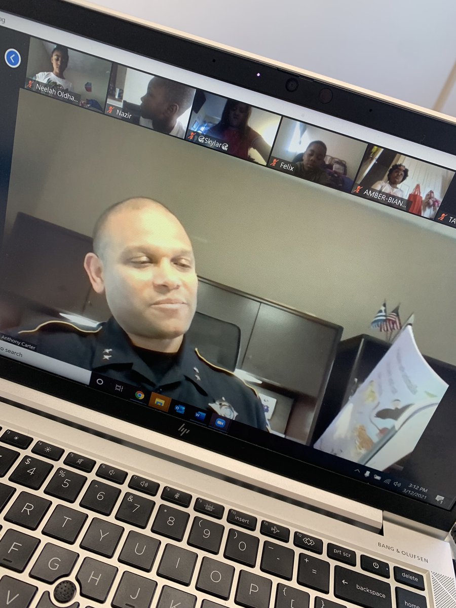 breneman_ms's tweet image. Fun Friday brings special guests into our classroom, today Deputy Carter came to our class! Deputy Carter read a book about predators and preys to the class and talked about his job being an assistant Deputy Sheriff in Dallas, Texas! #readingmonth #VBalwayslearning #NESmatters