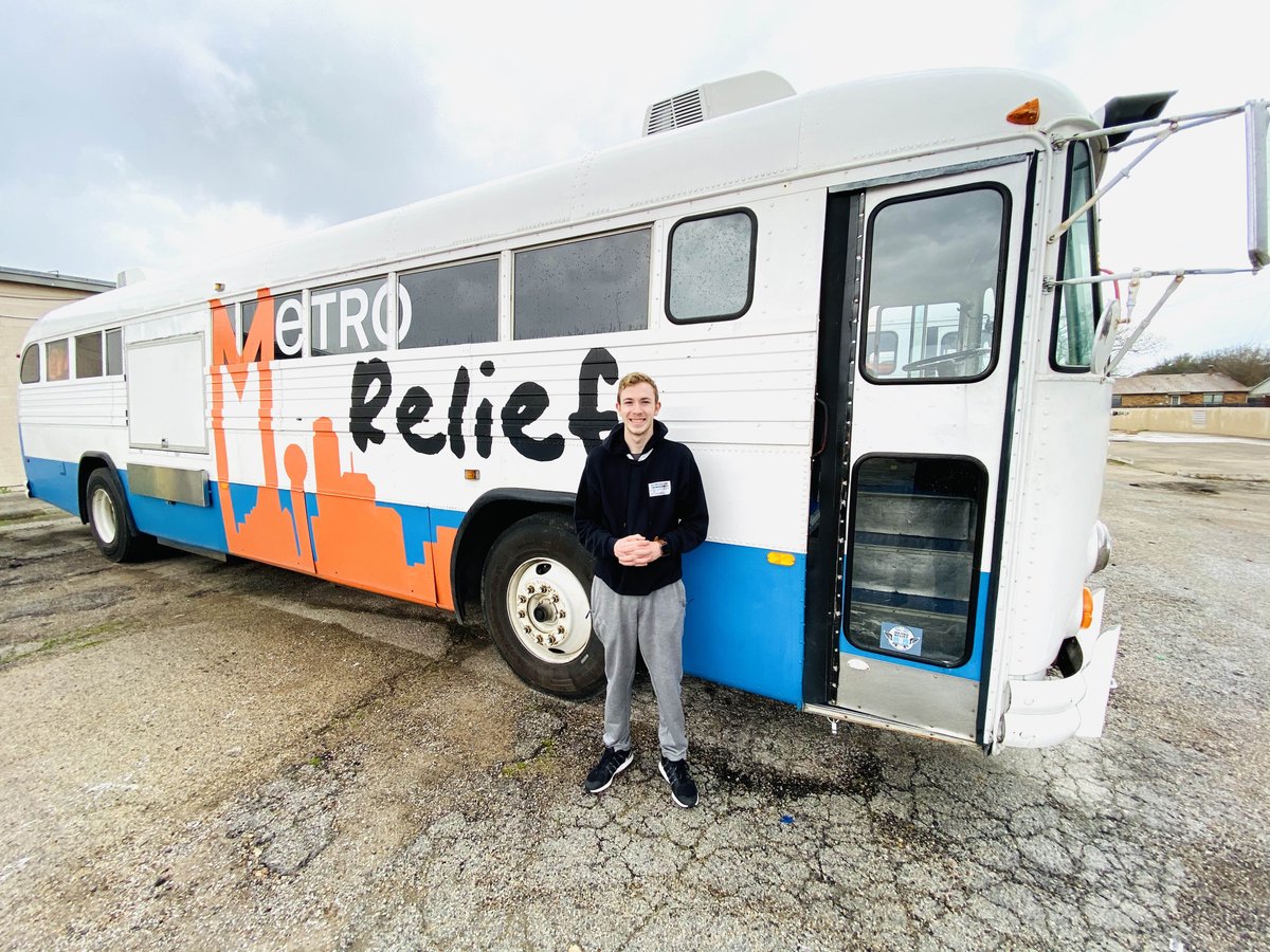 MetroRelief's tweet image. Introducing Michael, a volunteer from Oklahoma.  He arrived today wearing jeans over his sweatpants and after sitting with some of our friends in Garland.  He realized that one of the gentleman needed a pair of pants and without hesitation he gave him his pair.
