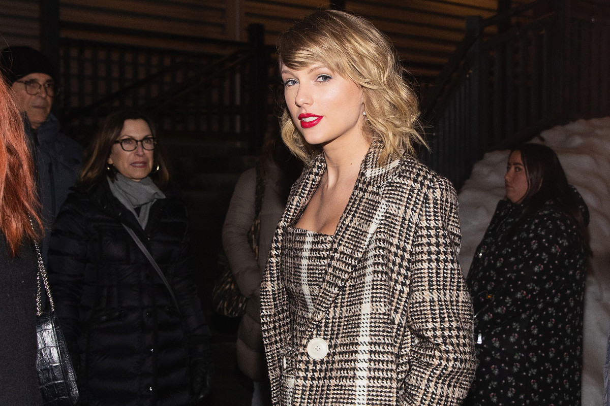 Taylor Swift teases new song ahead of Grammy 2021 performance