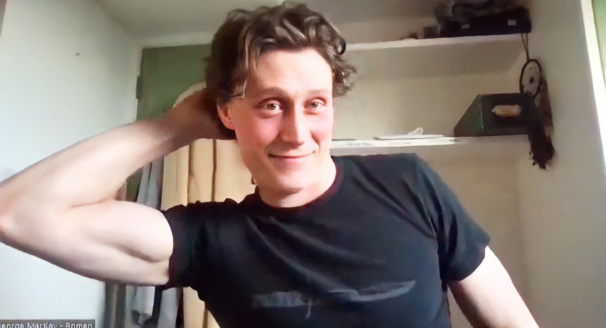 alonsosversion's tweet photo. YOU are in love with george mackay https://t.co/Lqn4YYAA3V