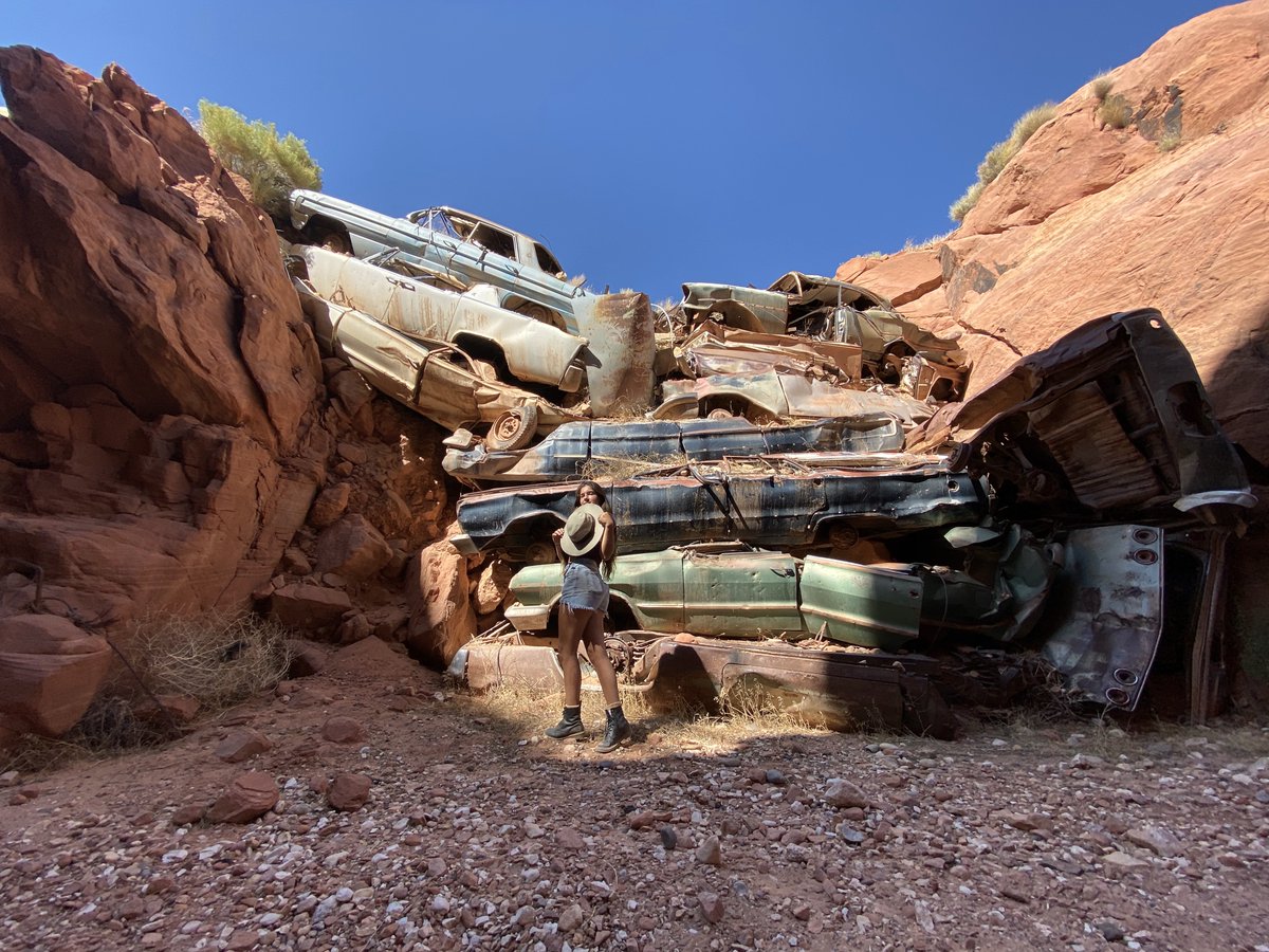 anna_himelstein's tweet photo. human ingenuity- filling a gap in the highway with cars.

can't wait for alien archeologists to uncover this spot https://t.co/9ORvv0tmo2