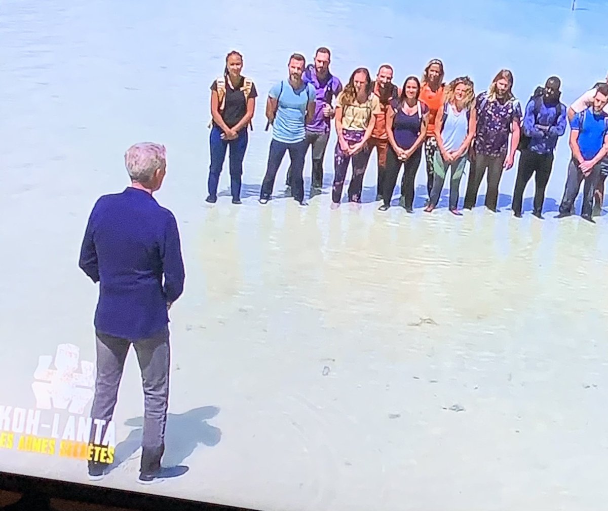 ManPokerPlayer's tweet photo. @DenisBrogniart alors il est où le petit ponton ? 🤣🤣 #KohLanta #polynesiefrancaise #piedsdansleau https://t.co/irUFJzJB2g