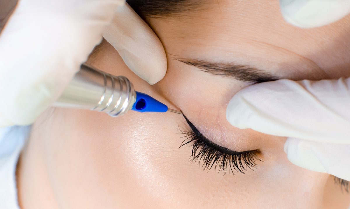DrMooreSTL's tweet photo. Ready to hit those #EyelinerGoals ?? 👀➖

Permanent eyeliner at The Lifestyle Center can get you there!
Wakeup every morning without the worry of creating the perfect eyeliner. We all know the struggle of of getting the same 😸👁️twice.  Stay stress free with permanent makeup. https://t.co/9DxXmyW3Fs
