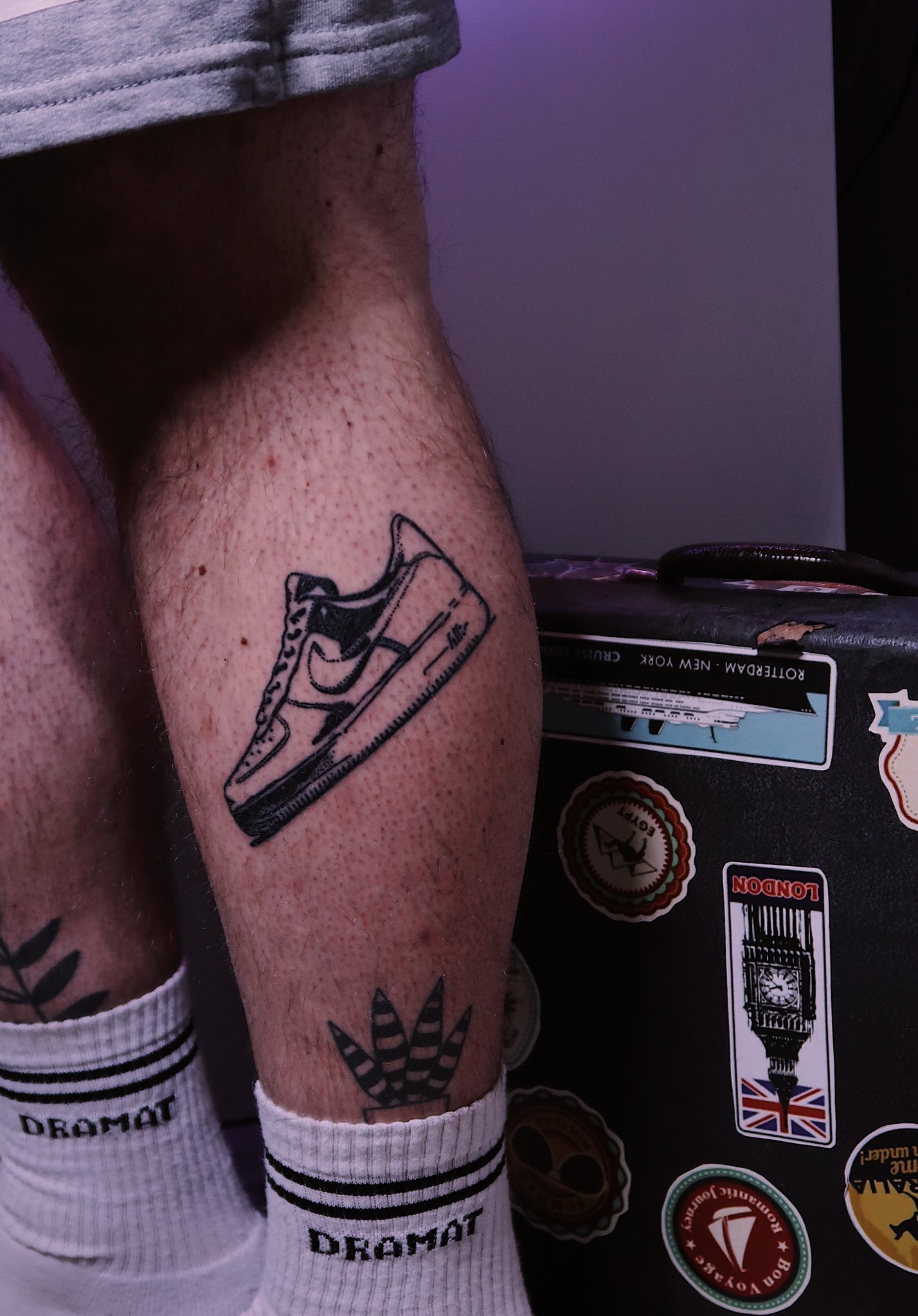 consenso Charles Keasing partes تويتر \ Jacob على تويتر: "@Nike I got Nike Air Force 1 tattoo, now I have  the best shoe forever with me! https://t.co/l6MIaWsmlP"