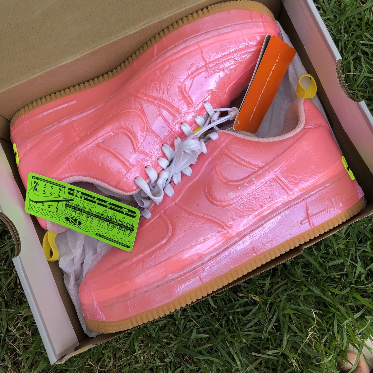 arthurval8's tweet photo. Estou vendendo esse chicletinho
Air force 1 Experimental Racer Pink 
Tamanho - 41
Condição - DSWT ( novo )
Possui caixa e adesivo extra 
650$! https://t.co/bD7uvRqlPD