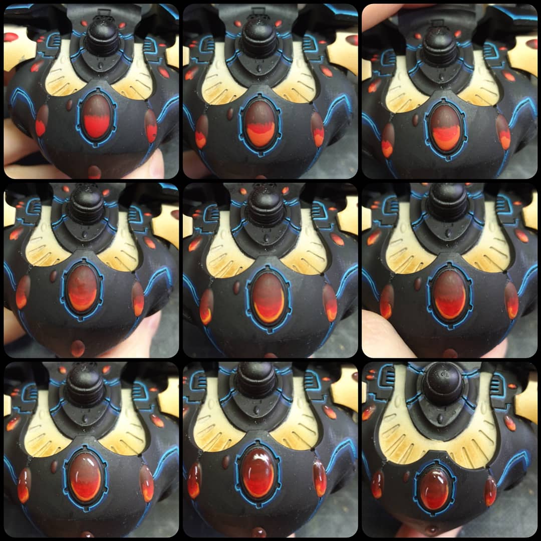 aurelie_schick's tweet photo. My WIP about gems, I start with a mix of black with red. Final step is a layer with Still Water from #vallejo
.
#paintingwarhammer #warhammerworld #paintinggems #citadelpaints #schminkecolors #warhammertutorial #eavymetal #minis https://t.co/XPKJg7S7pE