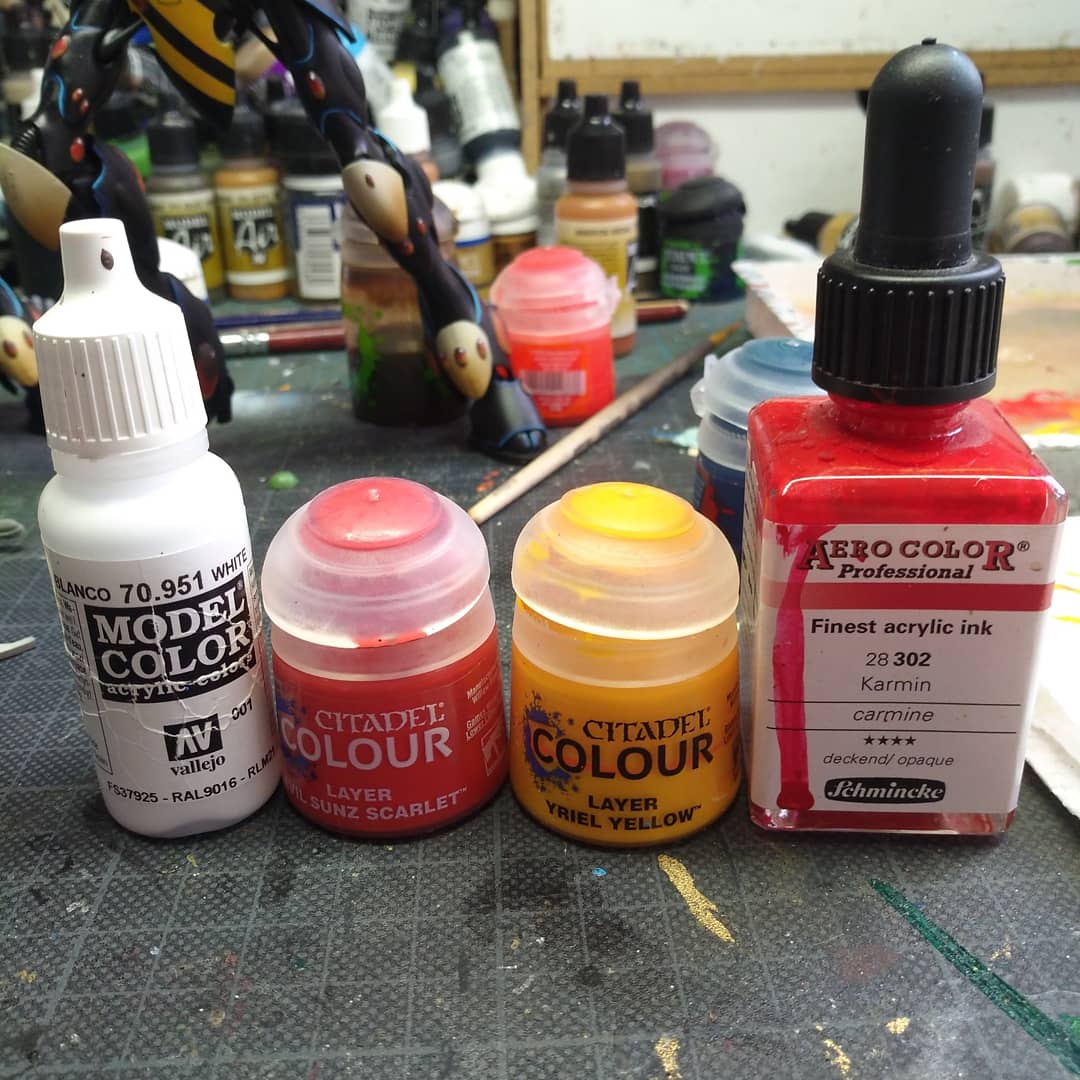 aurelie_schick's tweet photo. My WIP about gems, I start with a mix of black with red. Final step is a layer with Still Water from #vallejo
.
#paintingwarhammer #warhammerworld #paintinggems #citadelpaints #schminkecolors #warhammertutorial #eavymetal #minis https://t.co/XPKJg7S7pE