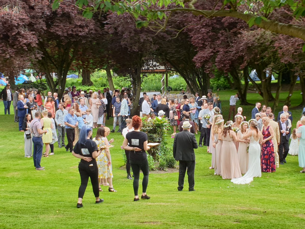 vicaragevenue's tweet photo. Canapés and reception drinks served by the staff in the grounds, with live music played for the guests entertainment. This is a planned chilled wedding to perfection
Setcops Farm Wedding & Events Barn
#canapesbuffet #nottinghamwedding #chilledout #relaxingtime #relaxingmusic https://t.co/ywFhEoFcEr