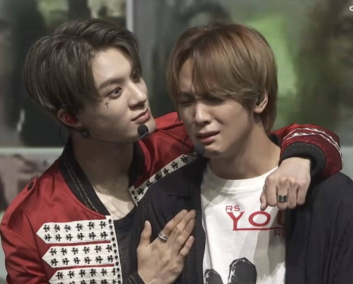 หยุดร้อง เดี๋ยวให้ตีคืนแต่ห้ามบอกแม่ เข้าใจมั้ย? /หยิกไหล่