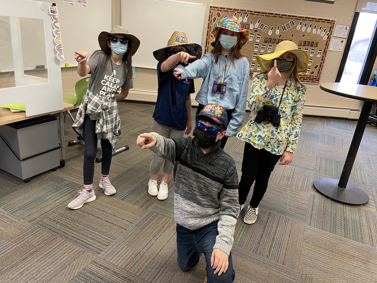missberdysz's tweet image. It’s not every day you get to dress up like a tourist &amp;amp; go on cool virtual field trips!! 🌎✈️ @mrskatyriddle #Project5 #TeamFairfax