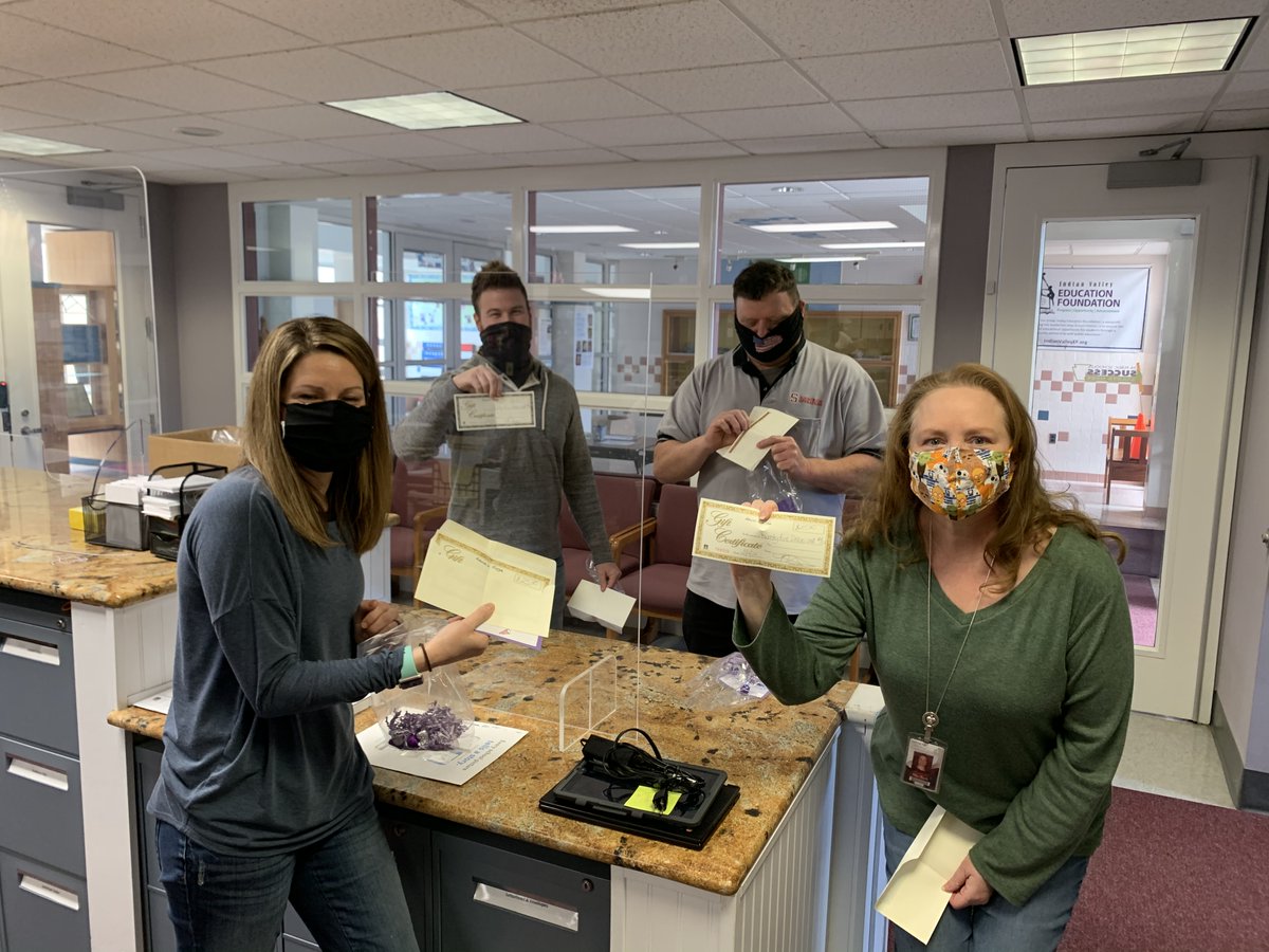 One year after the pandemic closed our schools, our amazing faculty and staff are helping students thrive.  @IndianValley_EF showed its gratitude today distributing gift cards to staff.  Help support our staff and local business by donating today! dsnp.co/94RzFv