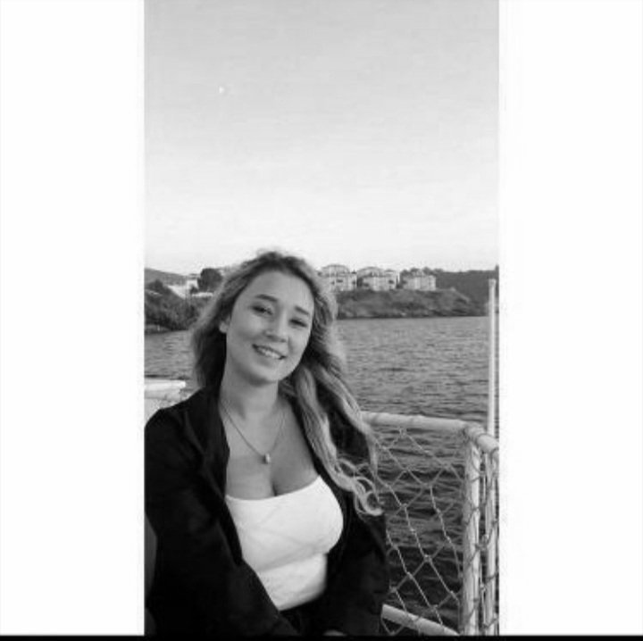 GkdGozde's tweet image. Yine bir kadının gülüşünü soldurdular yeter artık biz sokakta yürürken korkmak istemiyoruz biz sevmekten korkmak istemiyoruz kadına şiddete dur diyin mekanın cennet olsun gülüşü güzel kadın #bensunarli