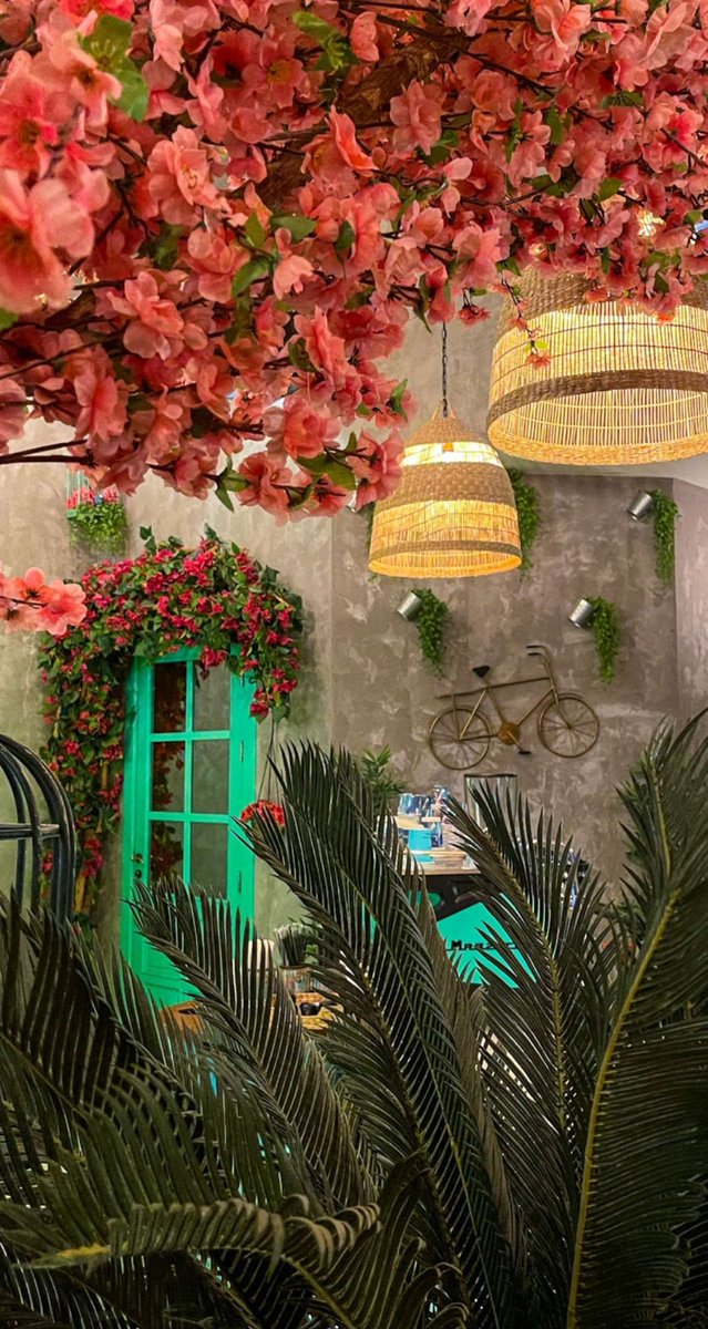 ولو مرّت بحقل الورد يوماً ،،
لقال الوردُ قد حل الربيعُ.