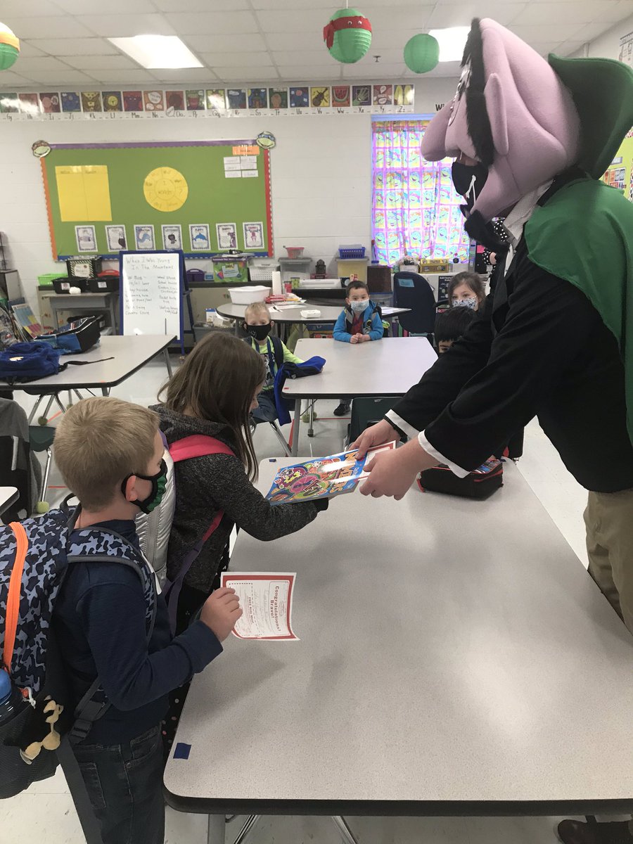 The Count made an appearance in some Kindergarten classrooms today to celebrate students that can count to 100! #TheStingrayWay <a href="/ShepStingrays/">Shepherdsville Eleme</a>