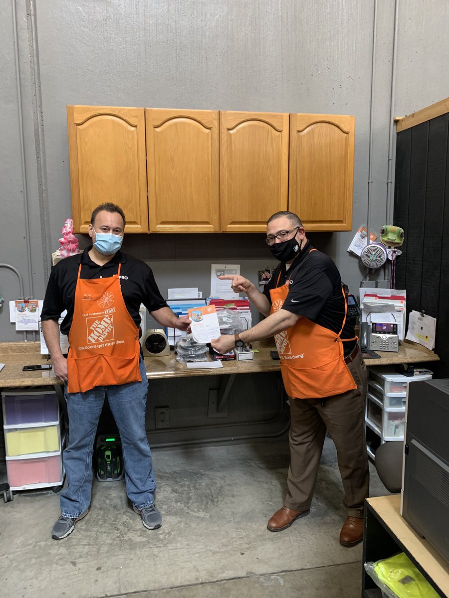 Let me introduce ProDS Craig Hales. There isn’t a Pro that doesn’t come in without stopping by to say hello. Truly a leader that understands this is a relationship business. I thank you for what you have done to grow Pro! #Promakesdough @jtrievespro @CharlesA_Wilson @THDchuck