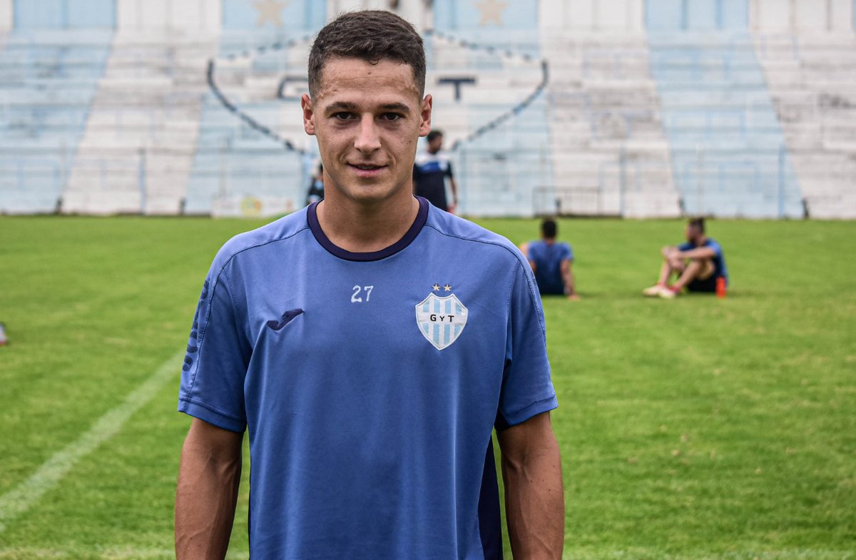 SportsSalta's tweet photo. #FederalA⚽

Se sumó a los entrenamientos de #GimnasiayTiro el lateral por derecha Juan Galetto. Viene de #AtlParana.

Además a la práctica retorno Maximiliano Villa y el sábado se suman los refuerzos Maximiliano Núñez y el arquero Luciano Silva. https://t.co/DHT9SCyWei