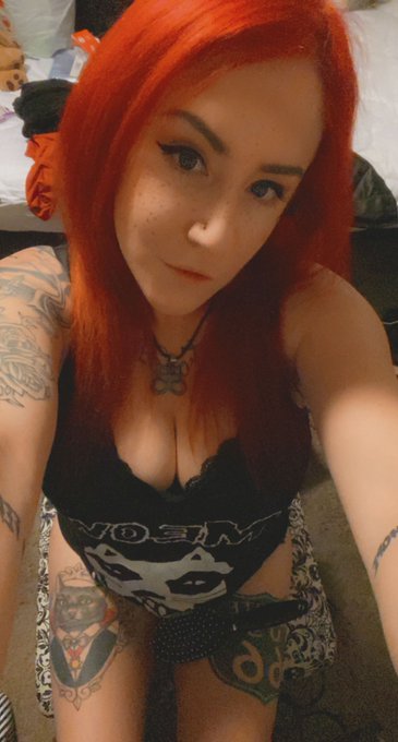 My car finally got taken away but I won&rsquo;t let it kill my vibe. 🤷&zwj;♀️ Divorce is fun. ☺️ https://t.co/