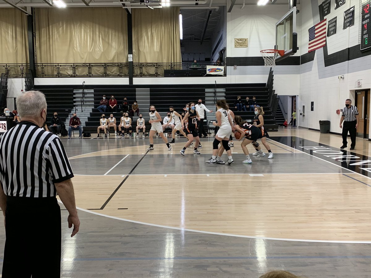Lady Hornets got a nice bounce back win against Chesaning tonight 47-33. Go Hornets! 🏀🖤🤍🏀