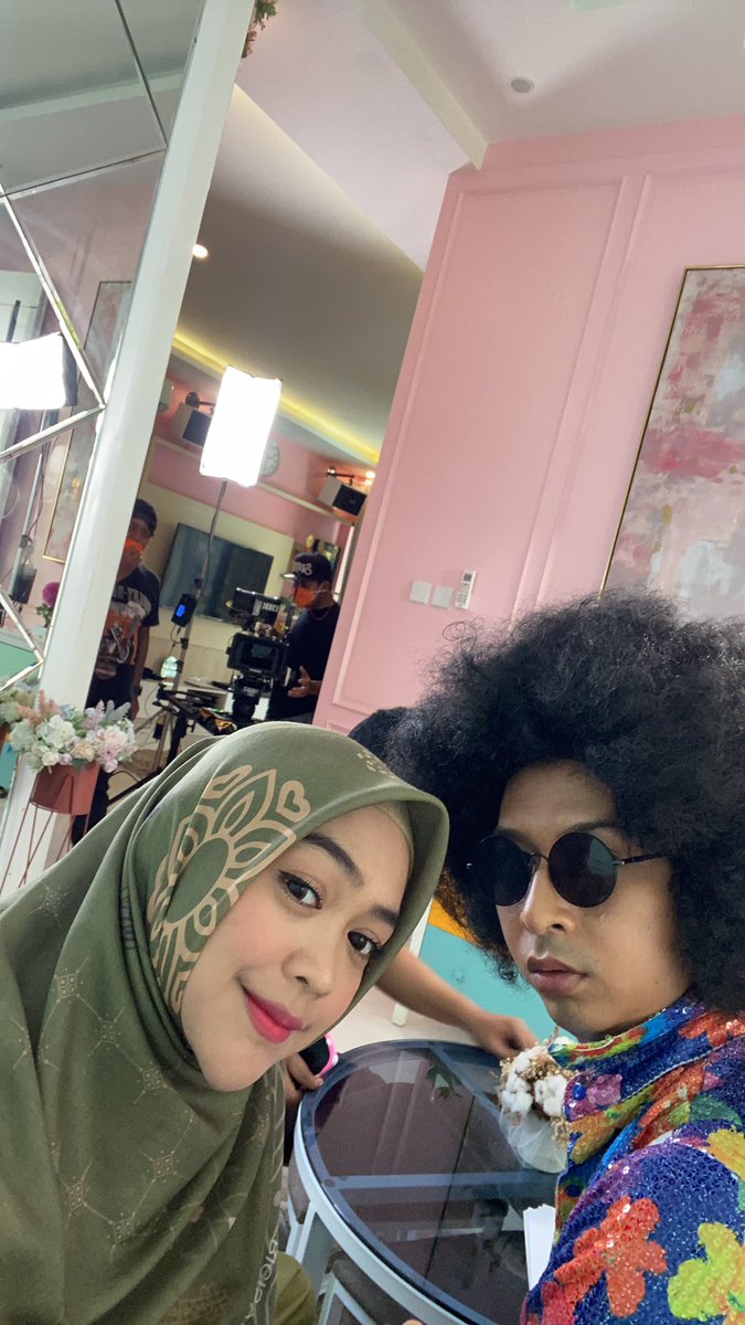 RiaRicis's tweet photo. bismillah DAY 1 STBL ❤️ https://t.co/PRZZhKr3B8