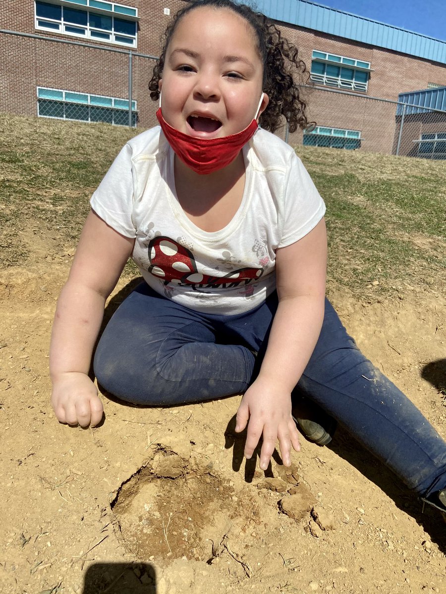 MrsSnyder_read's tweet photo. Soaking up another beautiful day! These kids were born to play!❤️😊❤️ #wilsonsd #WilsonSchlDist #GVproud https://t.co/aACRtuM9nT