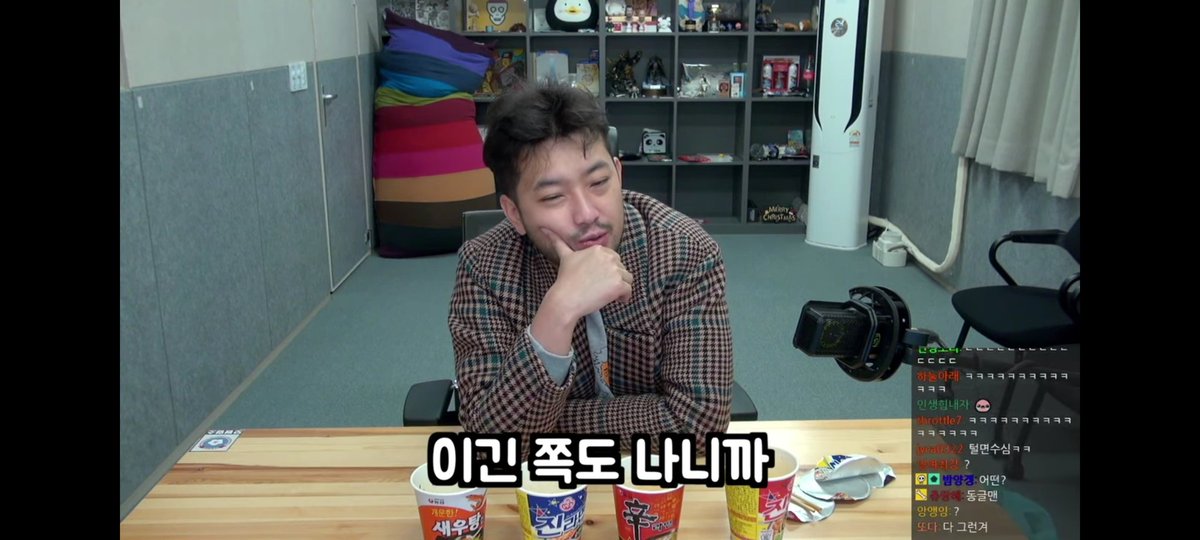 bighwanjang1's tweet photo. 나와의 싸움에 대한 신박한 해석 https://t.co/LxuX5WVkHp