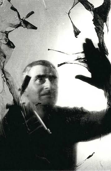 vickyart10's tweet photo. #ViernesDeArte 🎨 #PizcachitaDeArte   #12Marzo 1915 nace #AlbertoBurri Pintor y escultor abstracto 🇮🇹Fascinado por la potencialidad de la materia, realizó obras con sacos, maderas, hierro y plásticos. Ocupa una gran posición en el mov. artístico llamado Informalismo. Mini 🧵⬇️ https://t.co/EcJ2snLi17