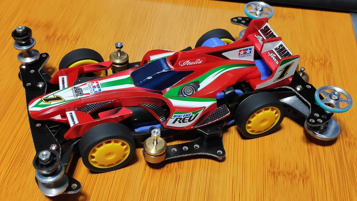 FORCE LABOのB-MAX GP用マシンのベースが完成した。 当日はこれにAT2か