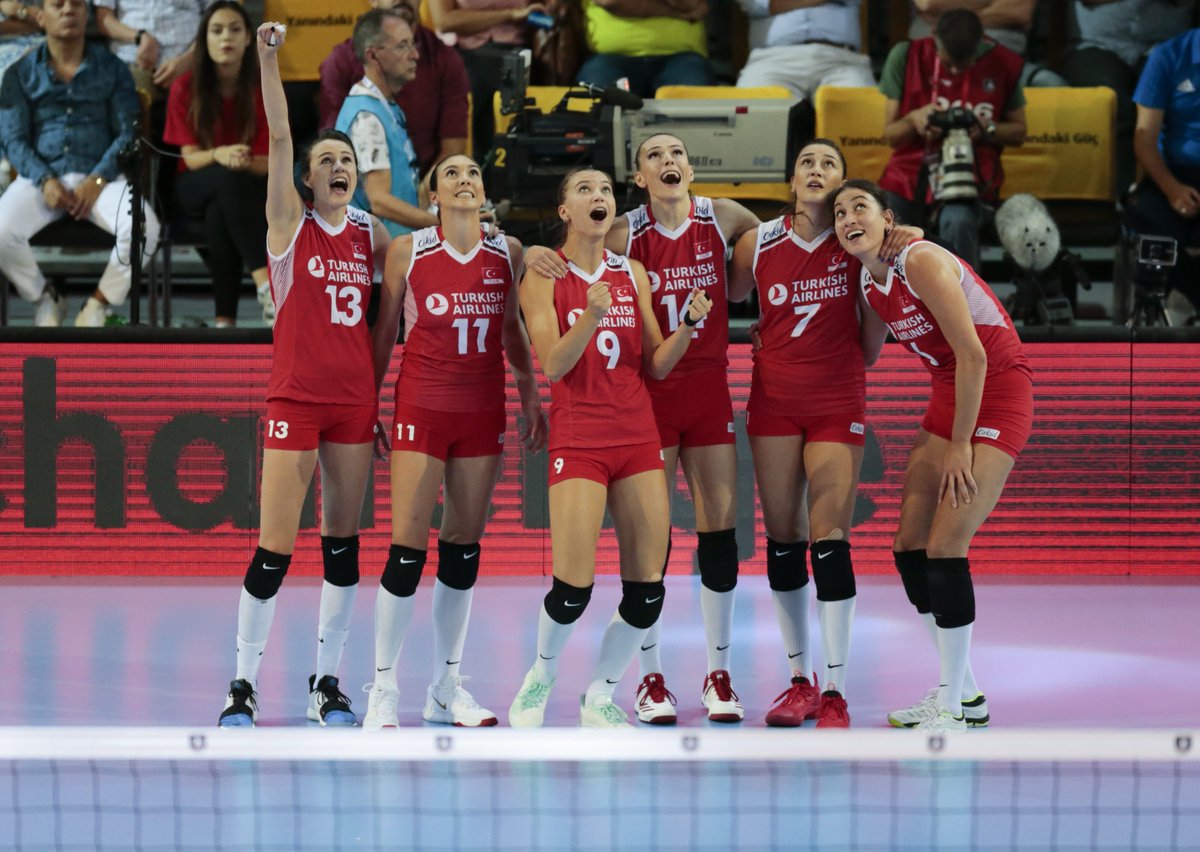 voleybolplus's tweet photo. Milletler Ligi, Olimpiyat Oyunları ve Avrupa Şampiyonası'nın oynanacağı 2021 yazını bekliyoruzdur. 🤓🥰 https://t.co/HkLupSOHwT