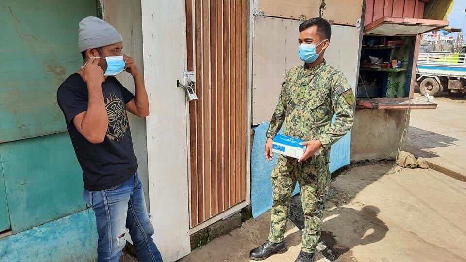 rmuarmmmg's tweet photo. Pat Mhar B Paran, under supervision of PCOL SALBINO C PIAD, Regional Chief, RMU BAR, conducted distribution of surgical face mask at Brgy. Walled City Jolo, Sulu.
#TeamPNP
#PNPKakampiMo
#WeServeandProtect
#PNPGoodDeeds
#SUPPORTPNPPATROLPLAN2030
#SUPPORTMGPATROLPLAN2020 https://t.co/6rSMH1VyGF