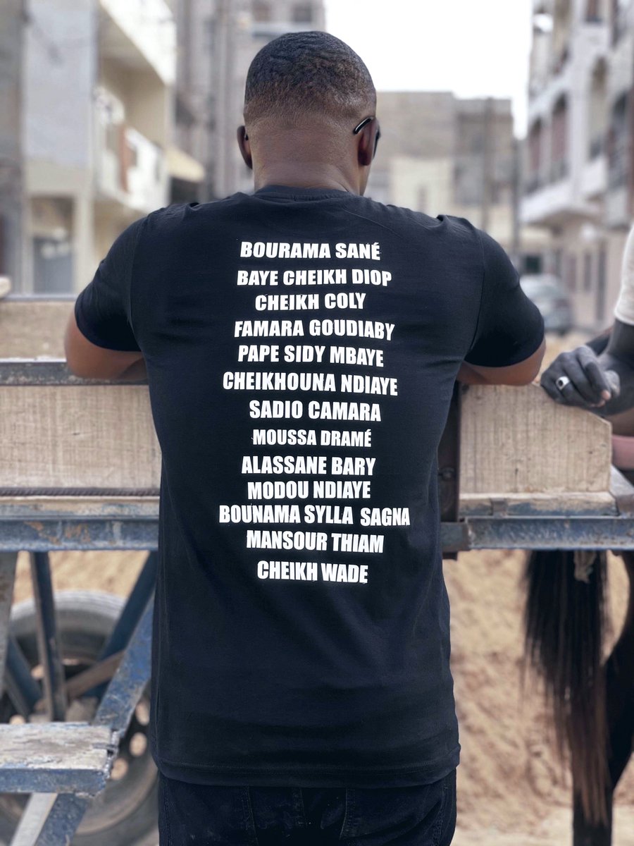 ibukandjoli's tweet image. J'ai réalisé ce T-shirt en la mémoire des personnes qui ont perdu la vie lors des derniers événements. Au moins, il ne sera pas effacé 😒

PS: Je ne le commercialise pas. Ça m'a coûté au total 6500F. So, si quelqu'un en veut, c'est à ce prix.

#FreeSenegal #FreeSenegal🇸🇳