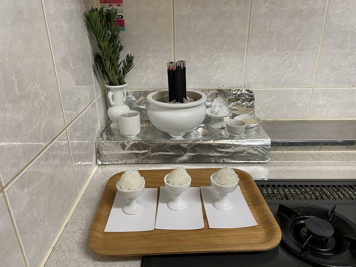 沖縄では旧暦1日と15日にはヒヌカンと仏壇にうぶく、と言われるご飯を