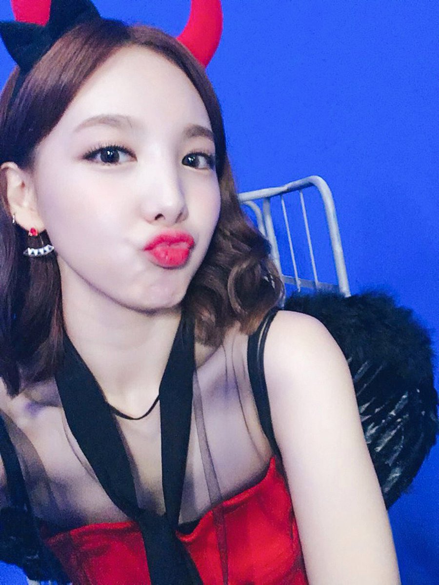 chaotuais's tweet photo. · ✨ 𝐓𝐖𝐈𝐂𝐄 ⁺ 𝗢𝗻𝗲 ın a 𝗠𝗶𝗹𝗹𝗶𝗼𝗻! _,, ♡ ρᥣᥲყᥣιst. #BlueSunrise

[#SERENDIPITY]: de las diosas de @SunriseOffi vengo a recomendar todo el álbum porque es arte, pero he de admitir que soy #Team_WindFlower, de verdad que no la he parado de escuchar, ¡stan Sunrise! https://t.co/CNh1lPgF2g