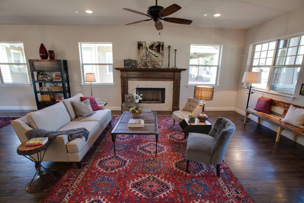 EsmailiRugs's tweet photo. When decorating your St. Louis home, #orientalrugs allow you to express your tastes, values and passion for the uniqueness of cultural histories.  #stlouis  #interiordesign https://t.co/oZ0Vv015OQ #stlouisdesign #antiquerugs #vintagerugs https://t.co/K6g9PVkoR6