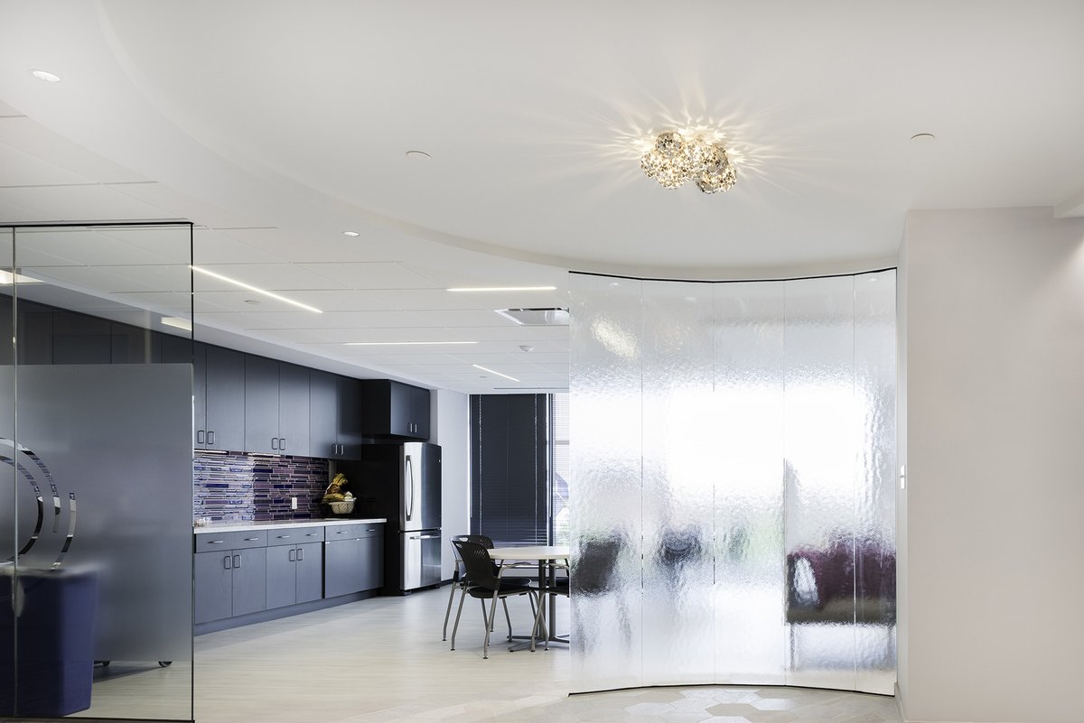 PerisConstruct's tweet photo. Create some privacy between office and kitchen. Fogged glass panes add a touch of sophistication.
#clarkarchitecture #kitchendesignideas #sharedspaces #classydesigns #classyarchitecture #officedesigns @clarkarchitecture https://t.co/NmMYoJErsh